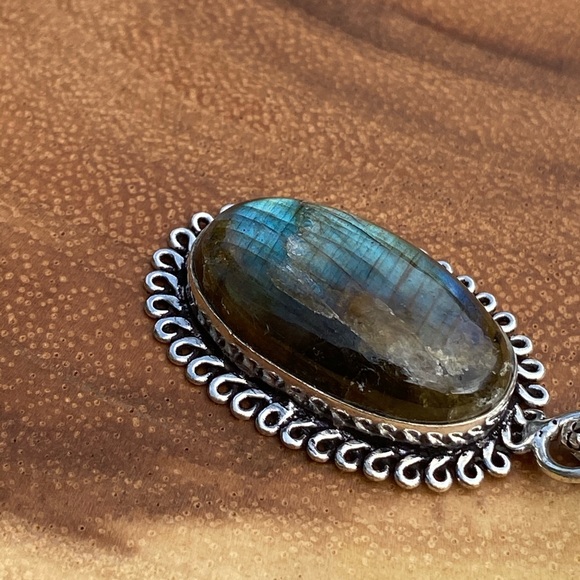 Labradorite Pendant - Picture 5 of 13